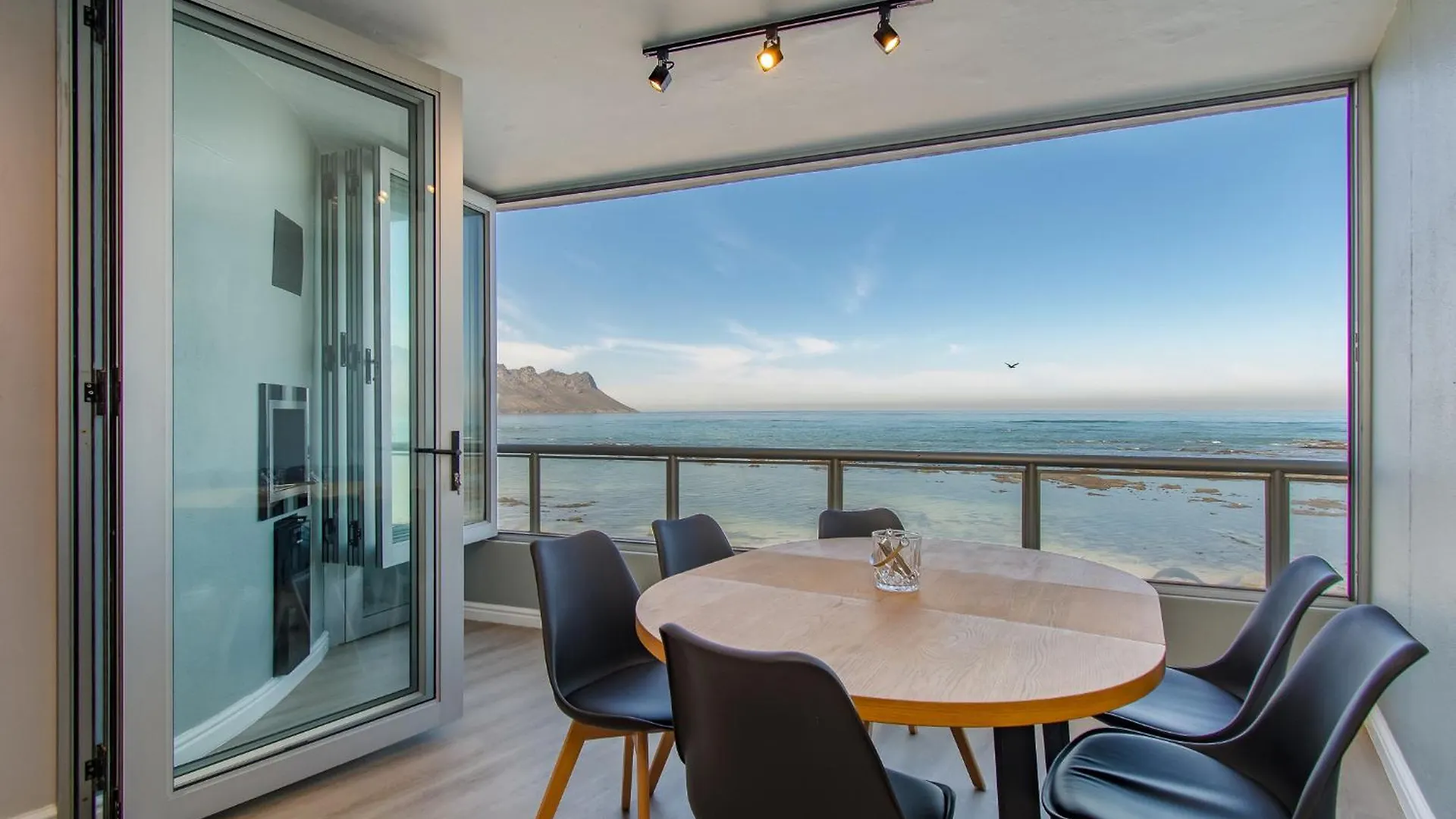 Διαμέρισμα Wavecrest Ocean Villa Strand Κέιπ Τάουν